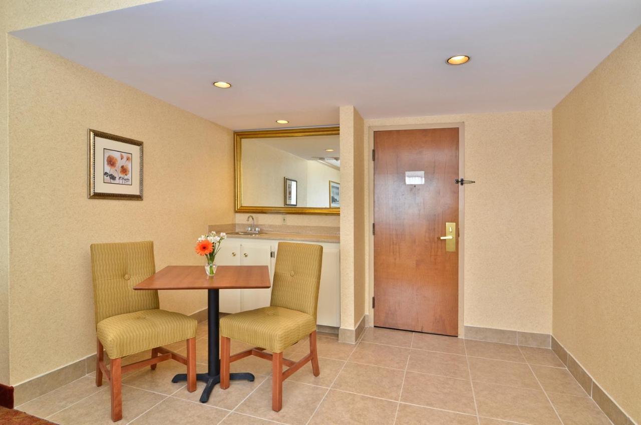 Clarion Hotel Airport Портленд Экстерьер фото