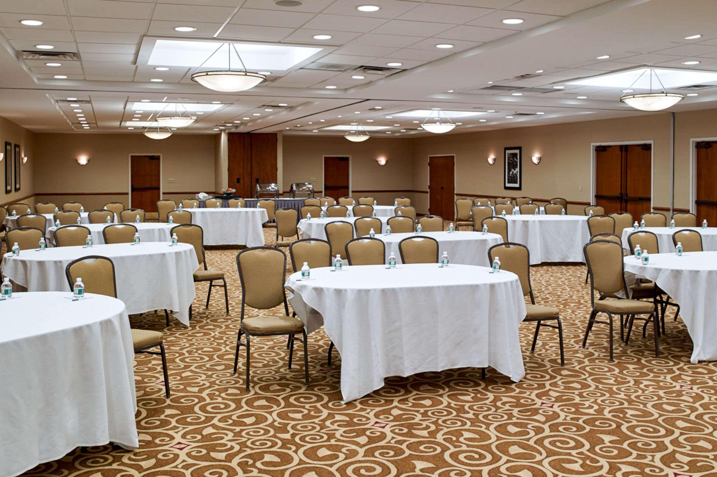Clarion Hotel Airport Портленд Экстерьер фото