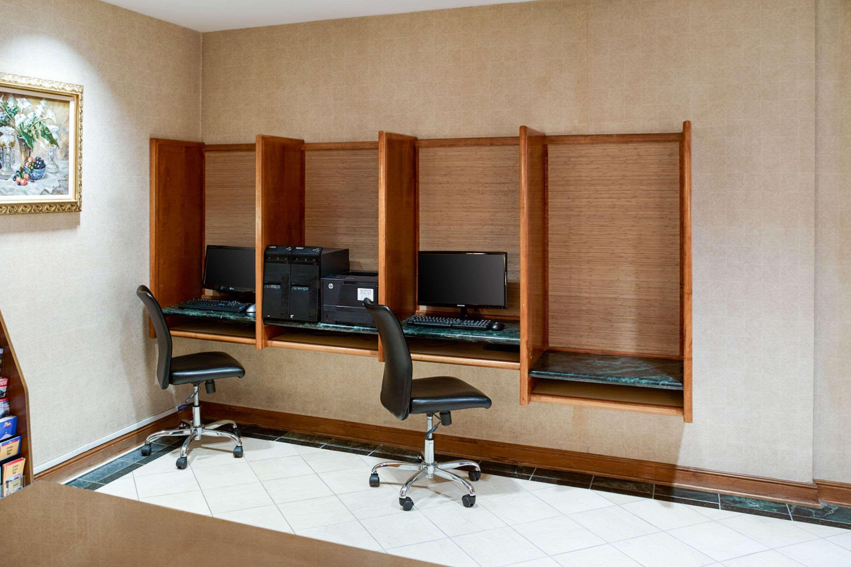 Clarion Hotel Airport Портленд Экстерьер фото