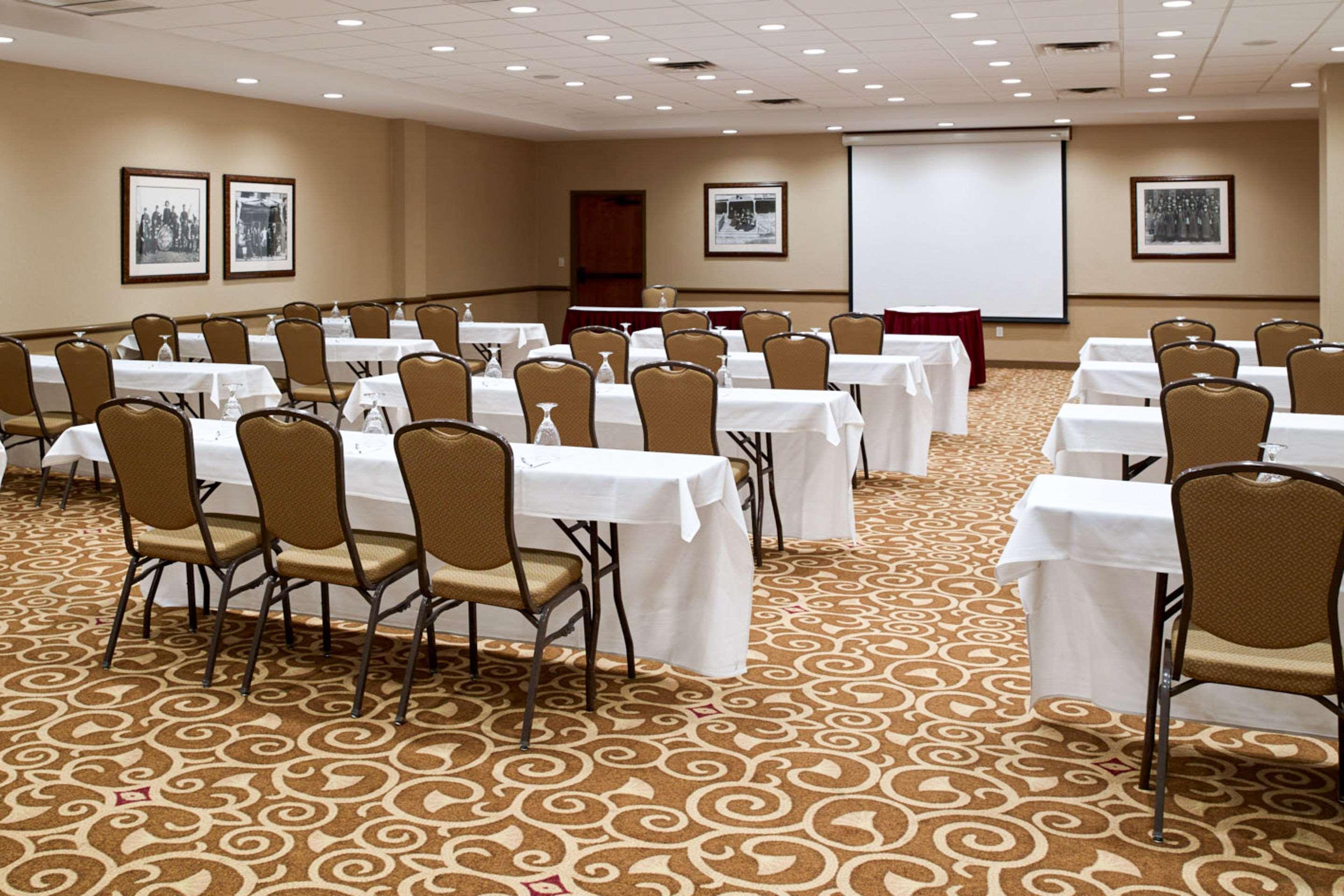 Clarion Hotel Airport Портленд Экстерьер фото