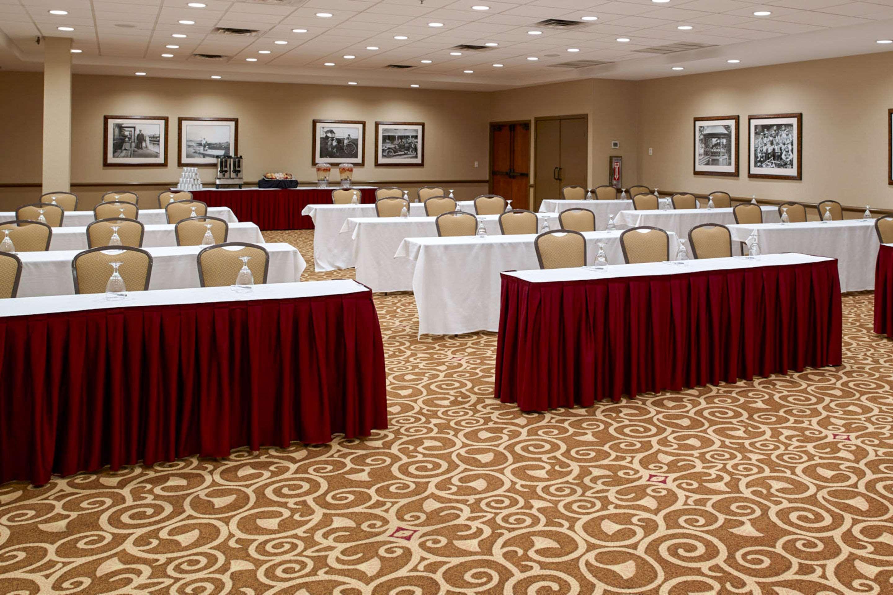 Clarion Hotel Airport Портленд Экстерьер фото